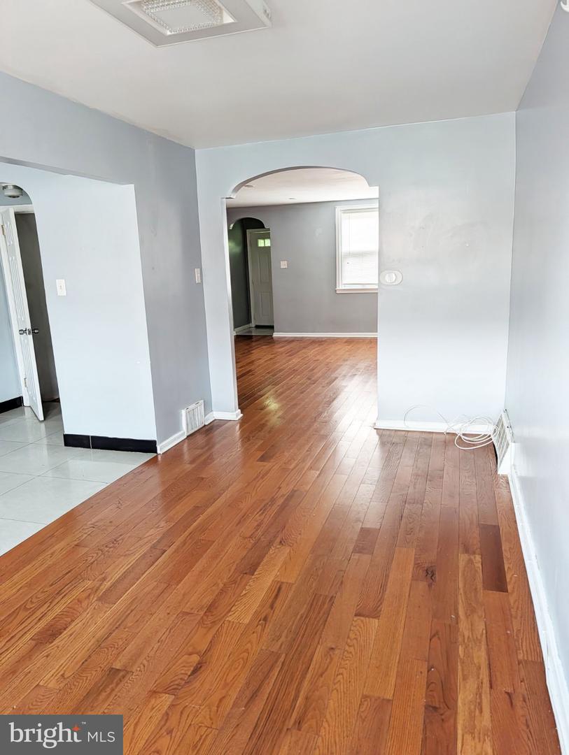 6603 Eastwood St Property Photo 3