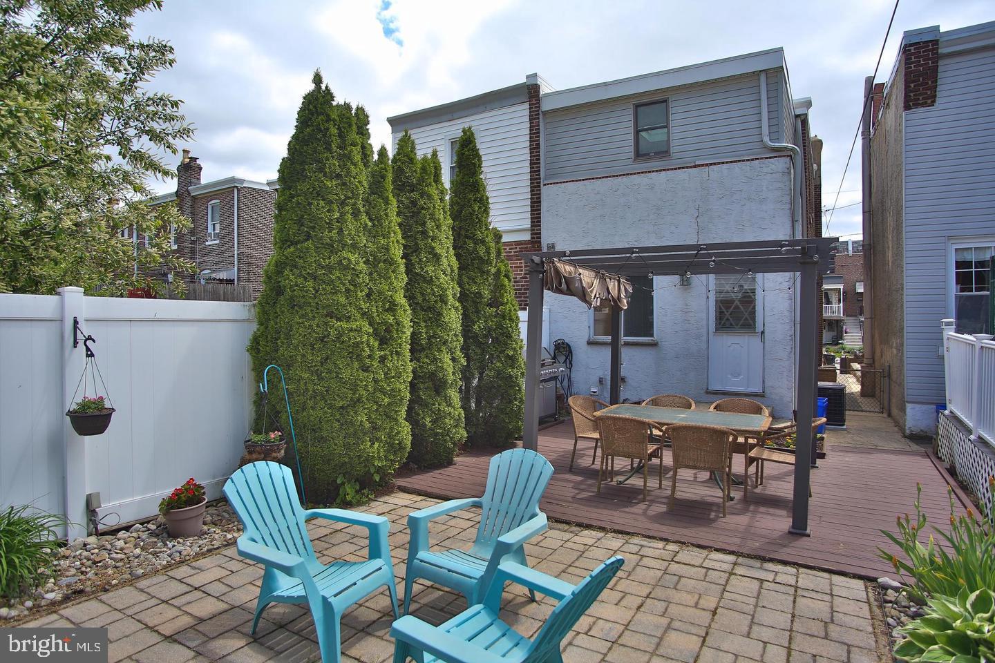207 Lauriston St Property Photo 23