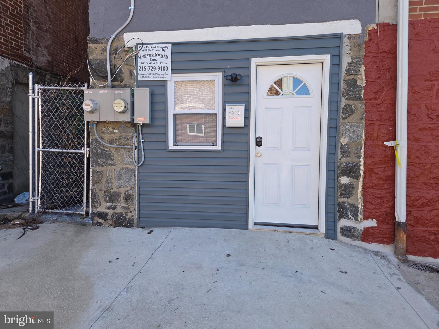 5857 Warrington Ave #basement Unit Property Photo 2