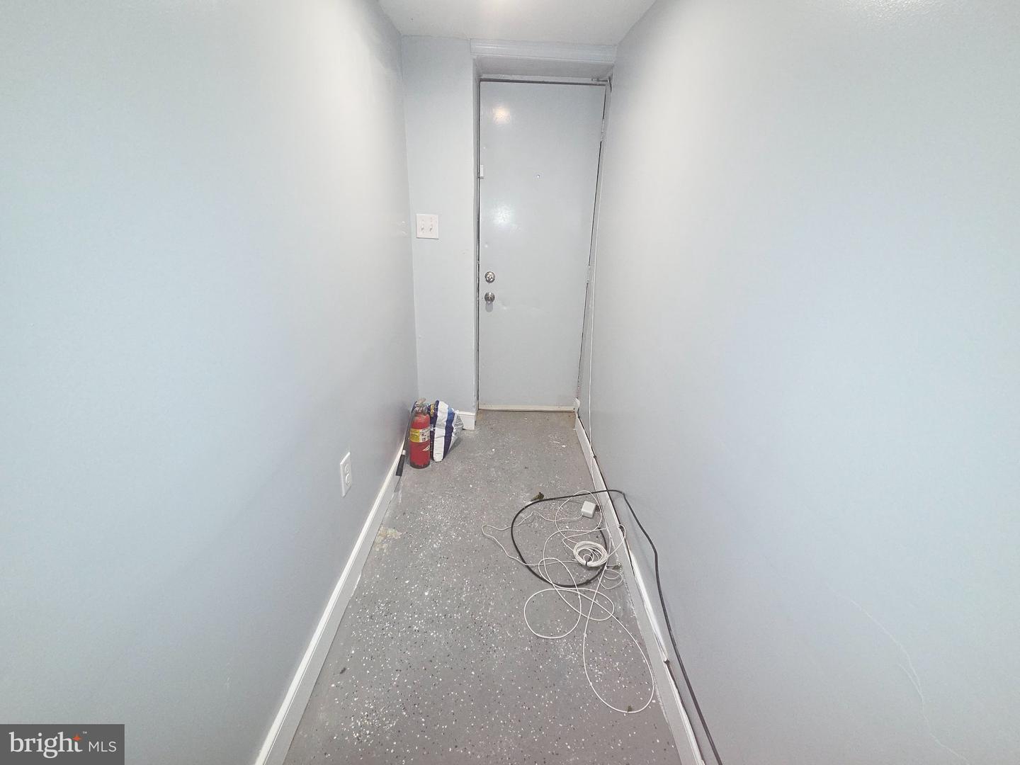 5857 Warrington Ave #basement Unit Property Photo 3