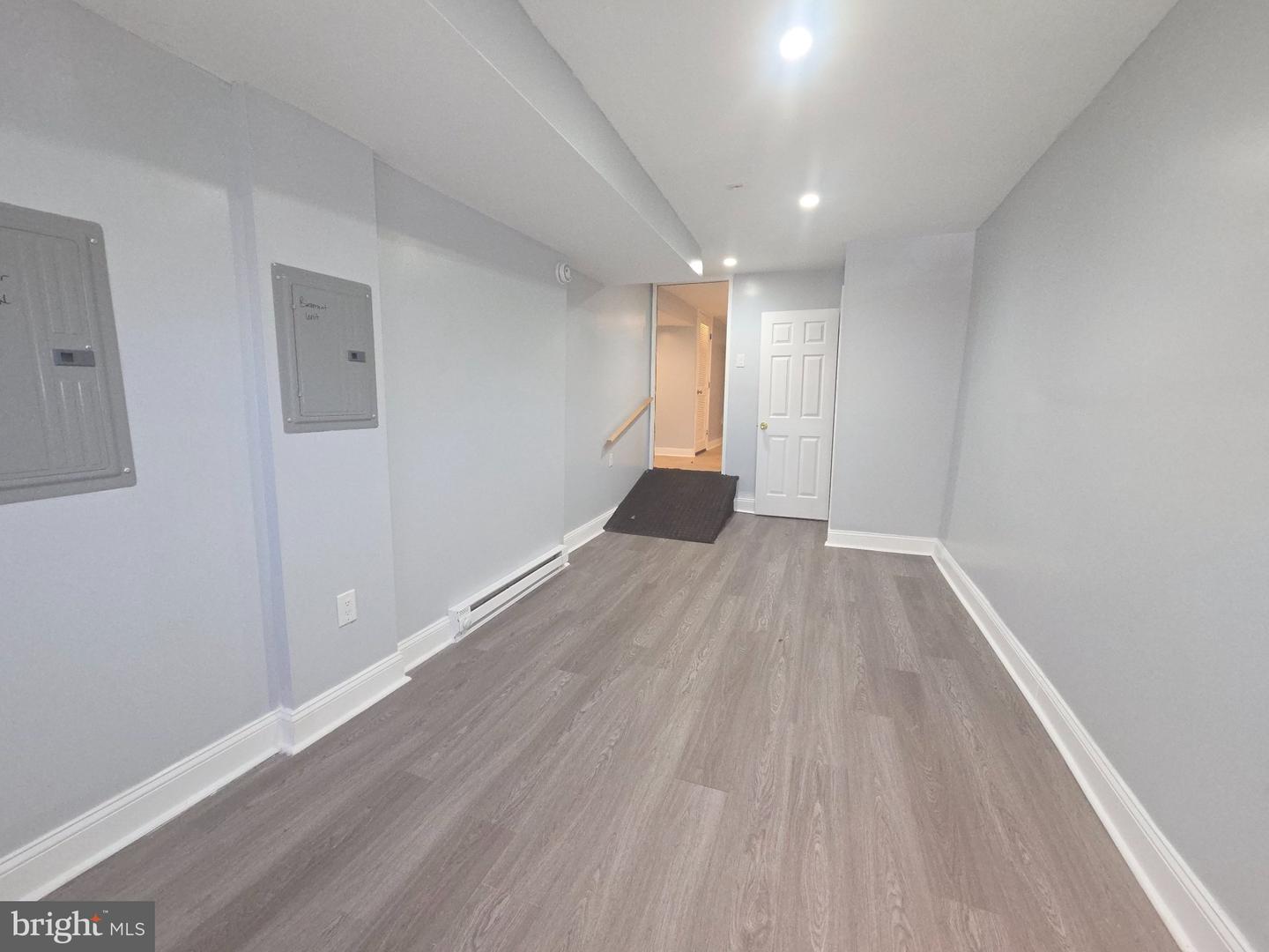 5857 Warrington Ave #basement Unit Property Photo 4