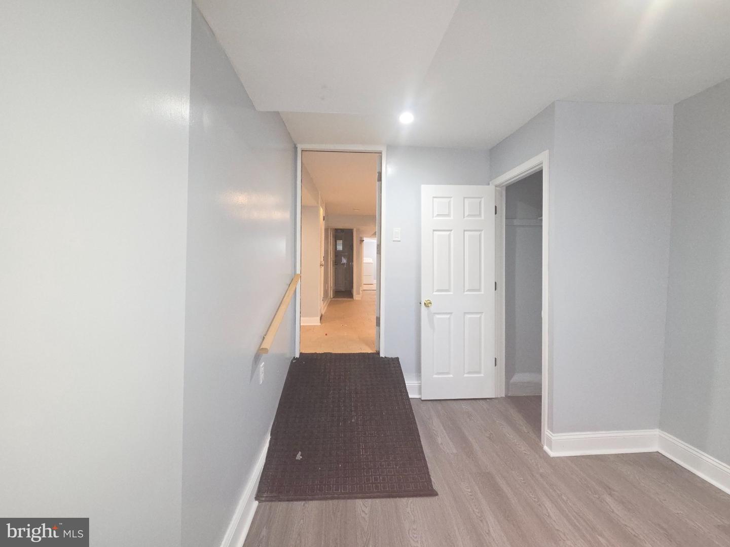 5857 Warrington Ave #basement Unit Property Photo 6