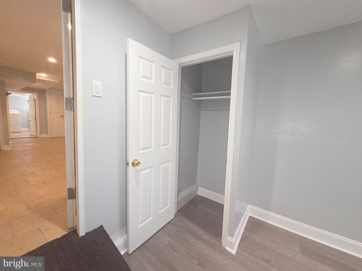 5857 Warrington Ave #basement Unit Property Photo 7