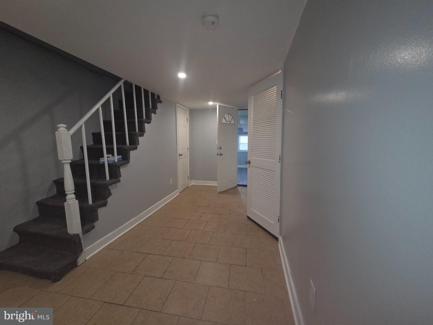 5857 Warrington Ave #basement Unit Property Photo 8