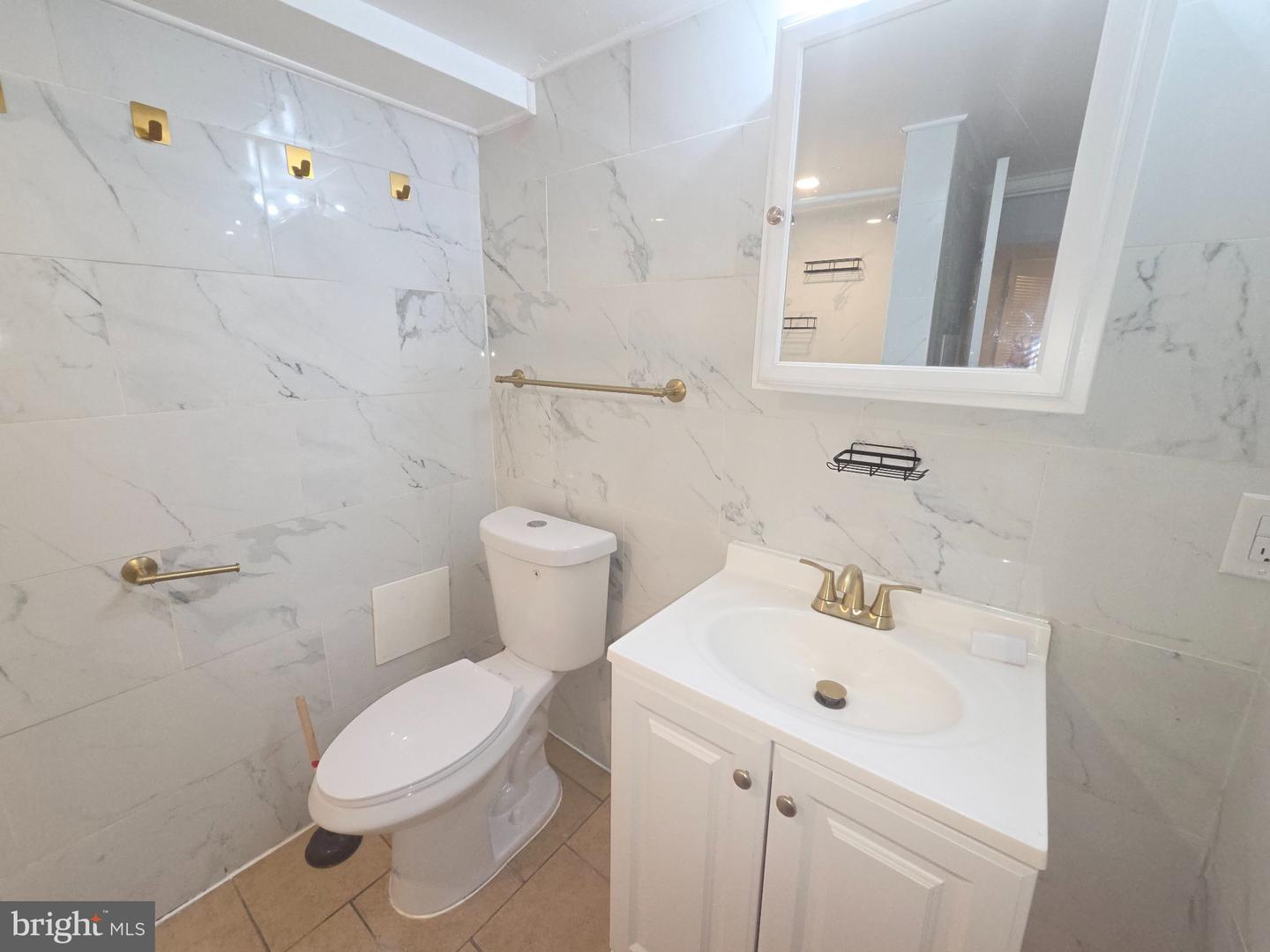 5857 Warrington Ave #basement Unit Property Photo 10