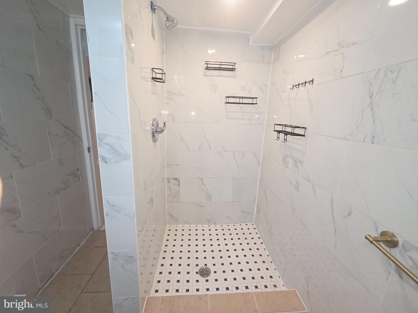 5857 Warrington Ave #basement Unit Property Photo 11
