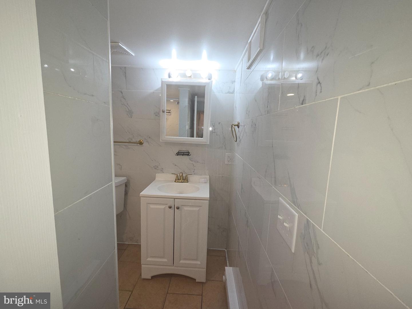 5857 Warrington Ave #basement Unit Property Photo 13
