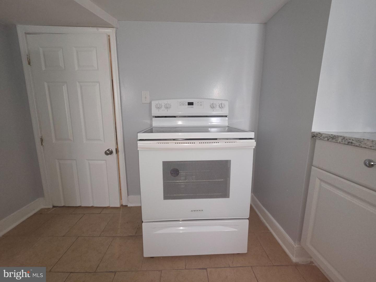 5857 Warrington Ave #basement Unit Property Photo 17