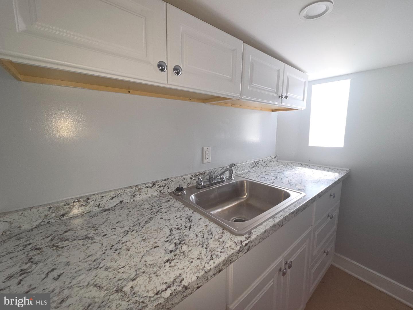 5857 Warrington Ave #basement Unit Property Photo 18