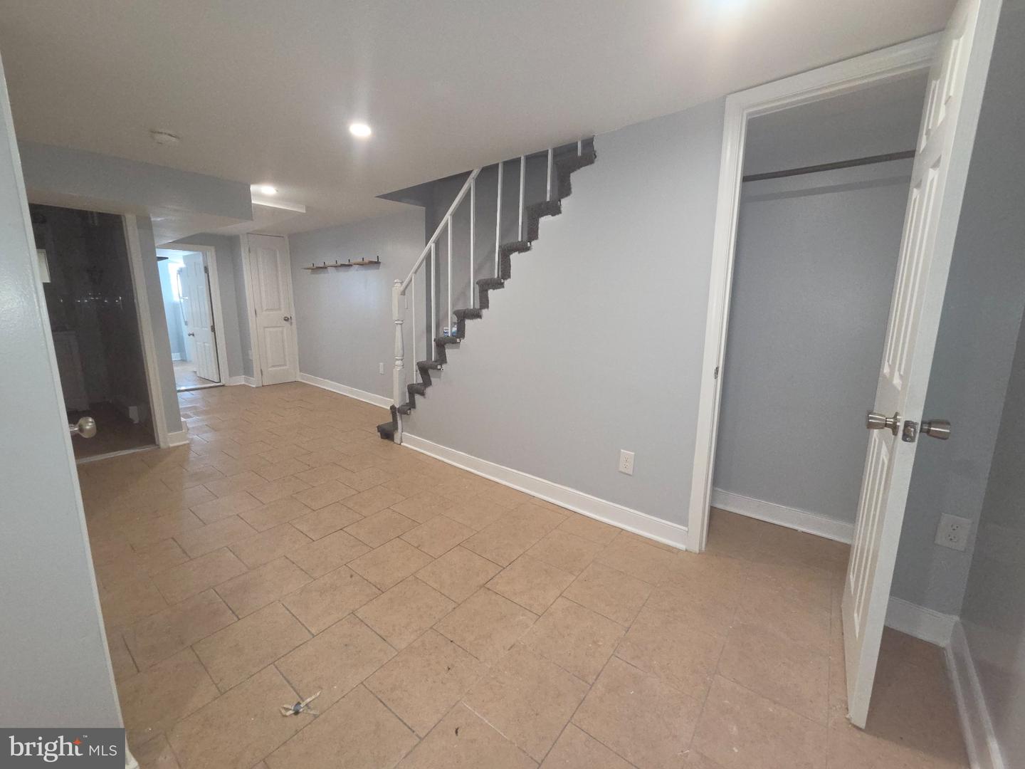 5857 Warrington Ave #basement Unit Property Photo 20