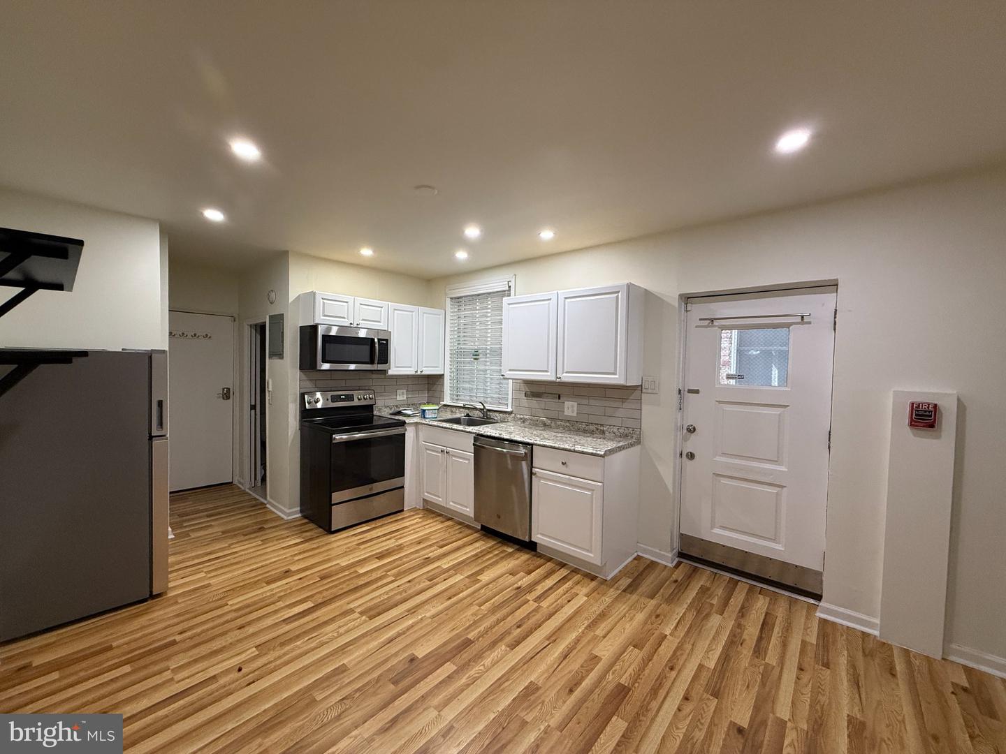 121 21 St N #1r Property Photo 1