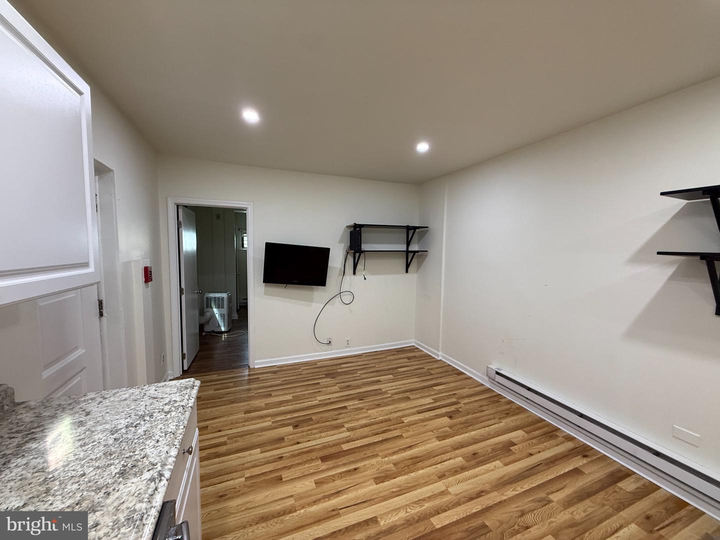 121 21 St N #1r Property Photo 3