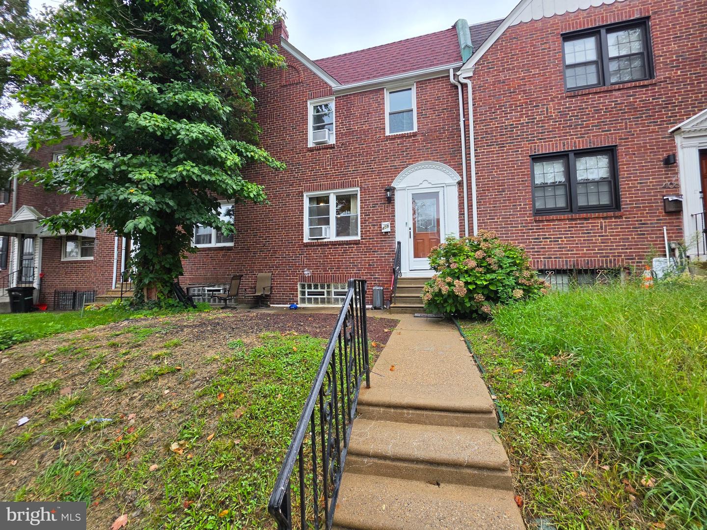 408 E SLOCUM ST Property Photo 1
