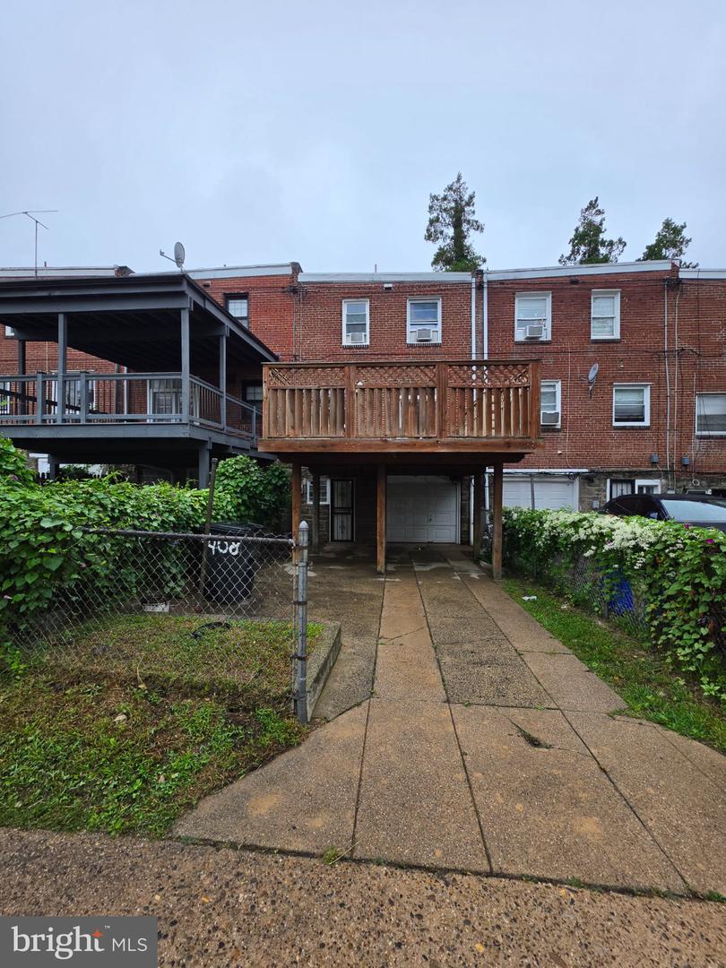408 E Slocum St Property Photo 2