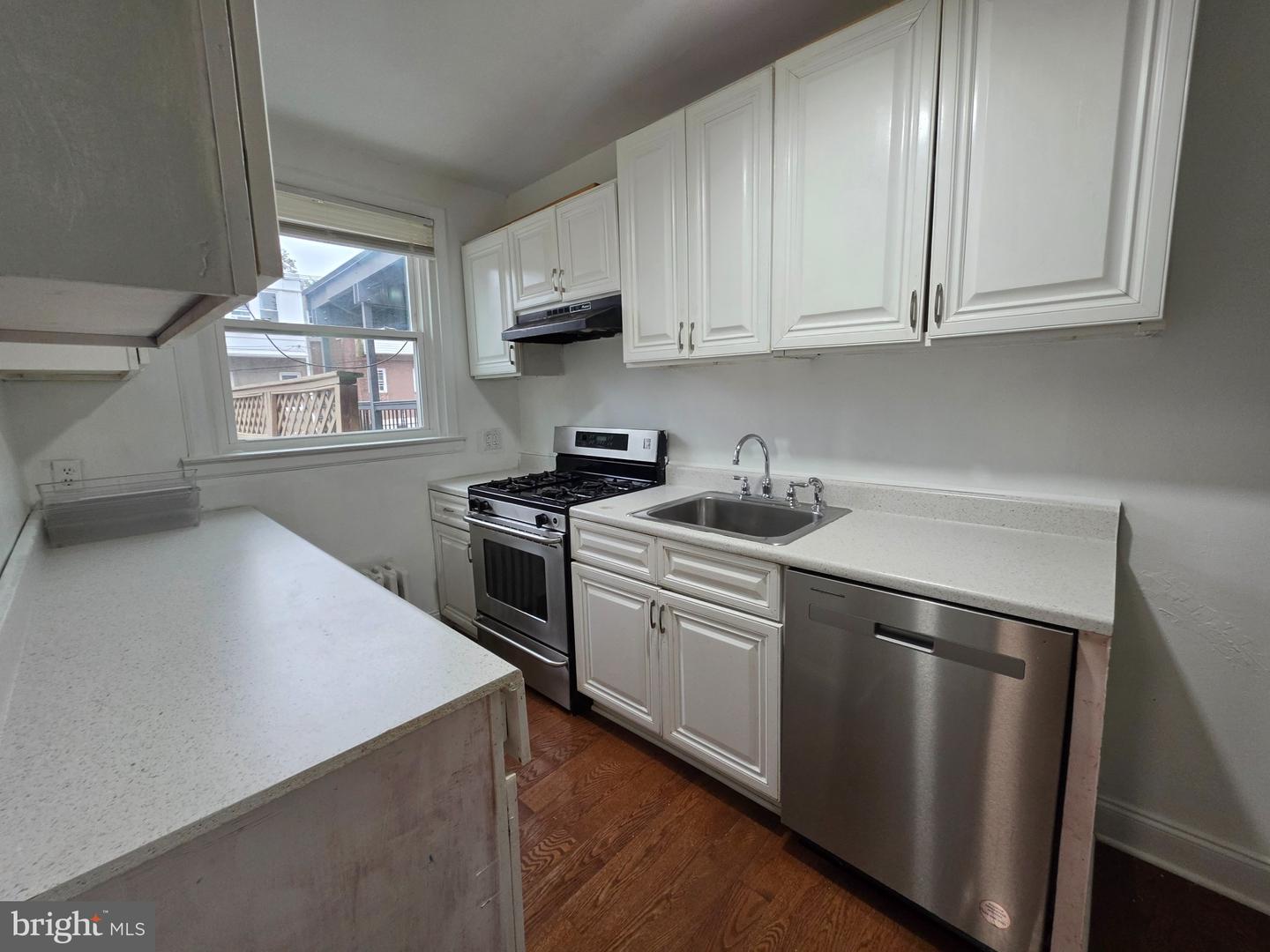 408 E Slocum St Property Photo 10