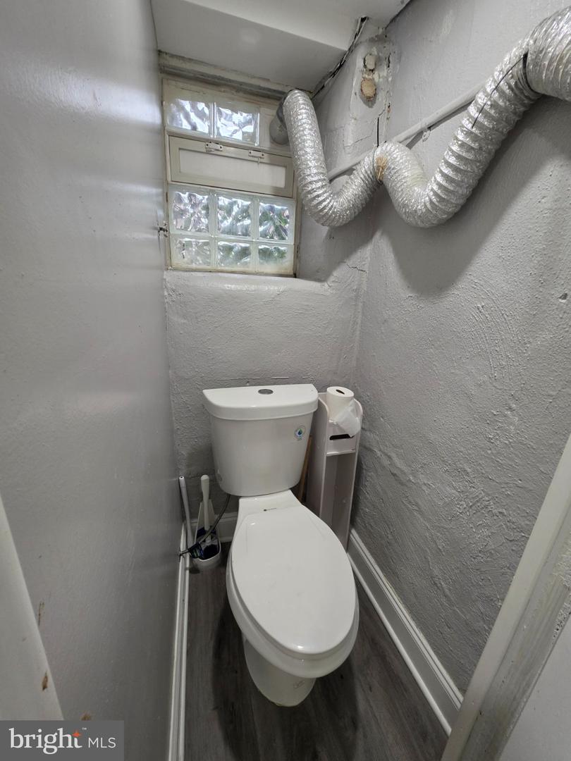 408 E Slocum St Property Photo 14