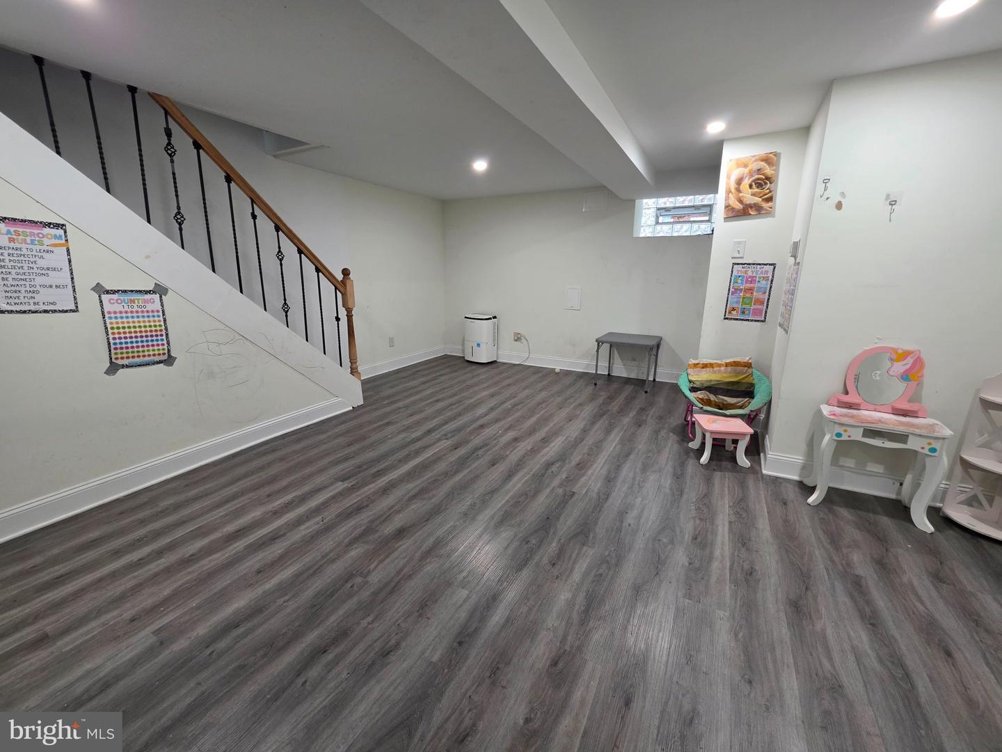 408 E Slocum St Property Photo 16