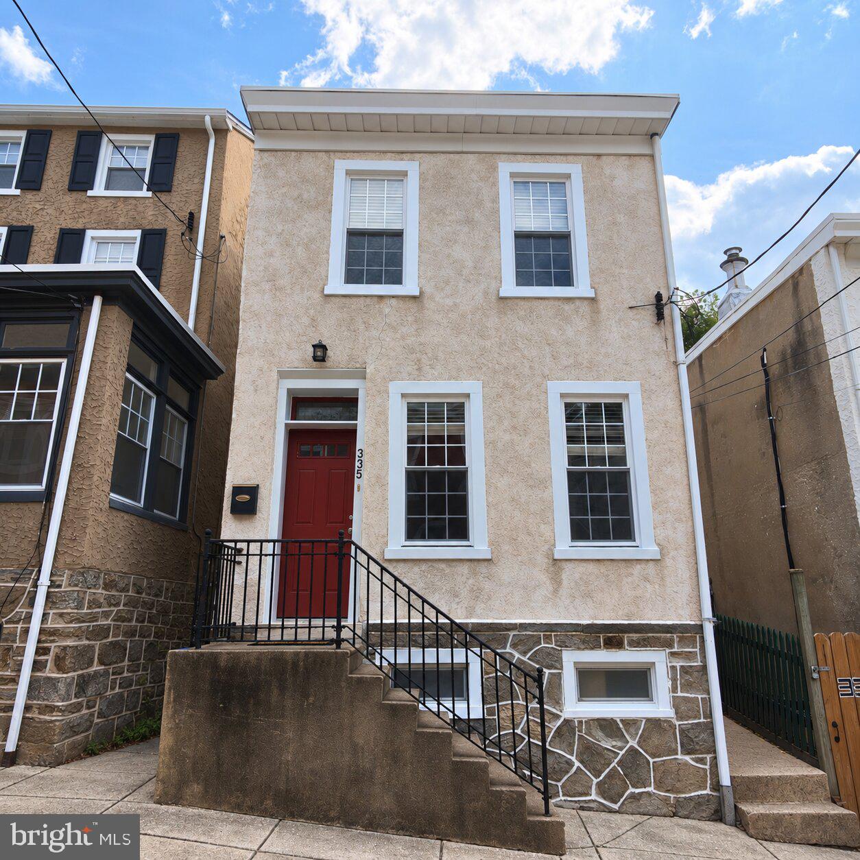 335 Carson St Property Photo 1