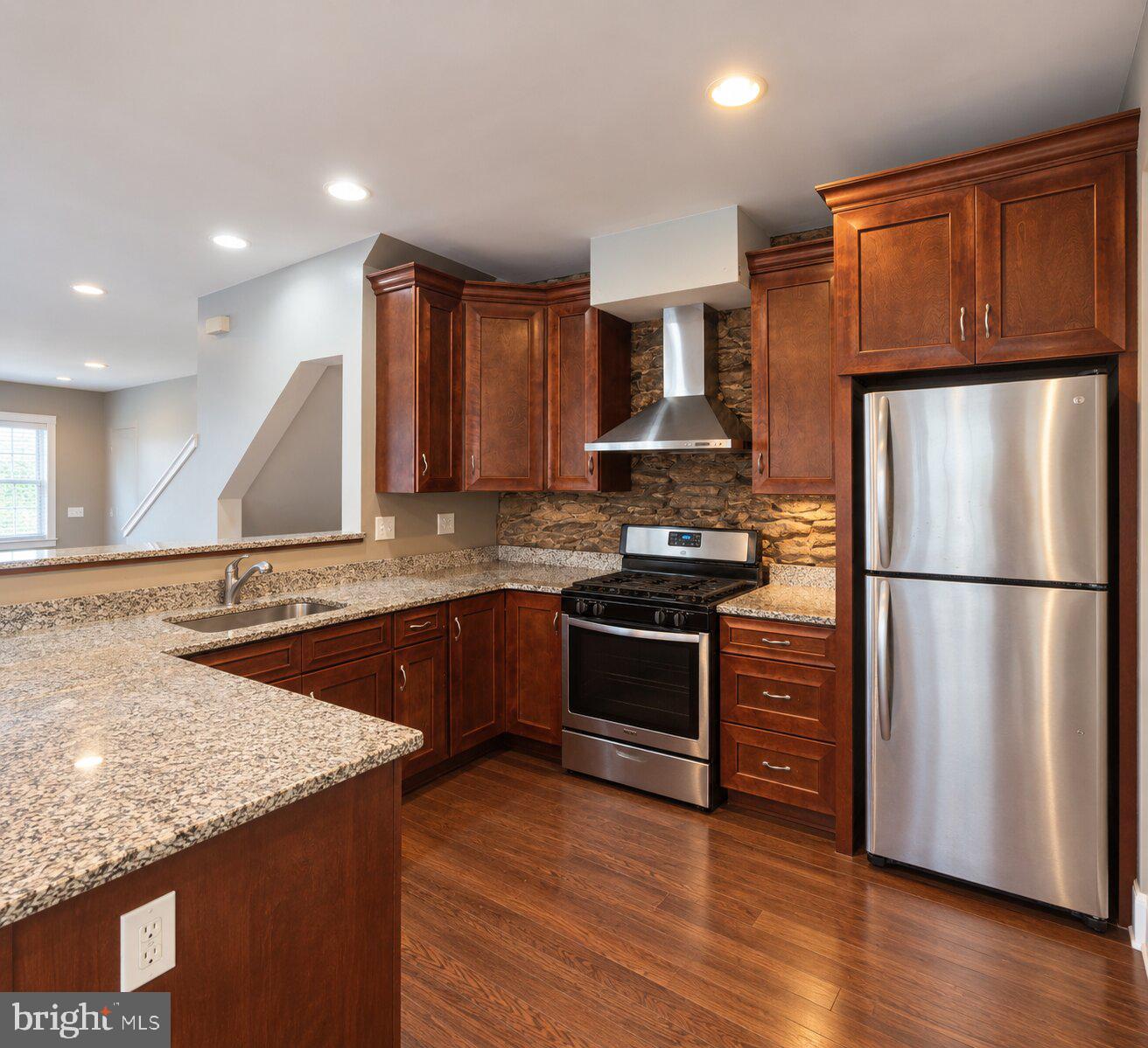335 Carson St Property Photo 5