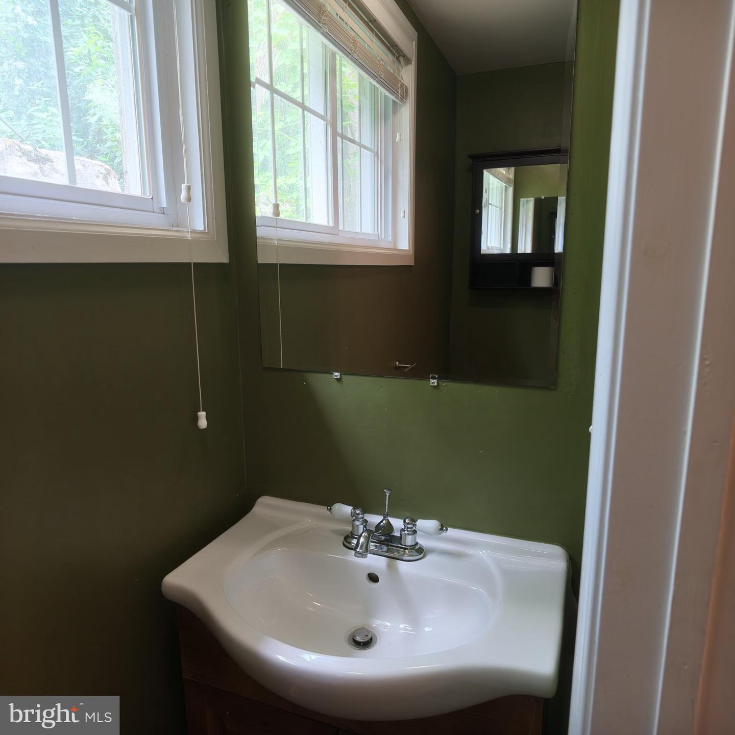 335 Carson St Property Photo 8