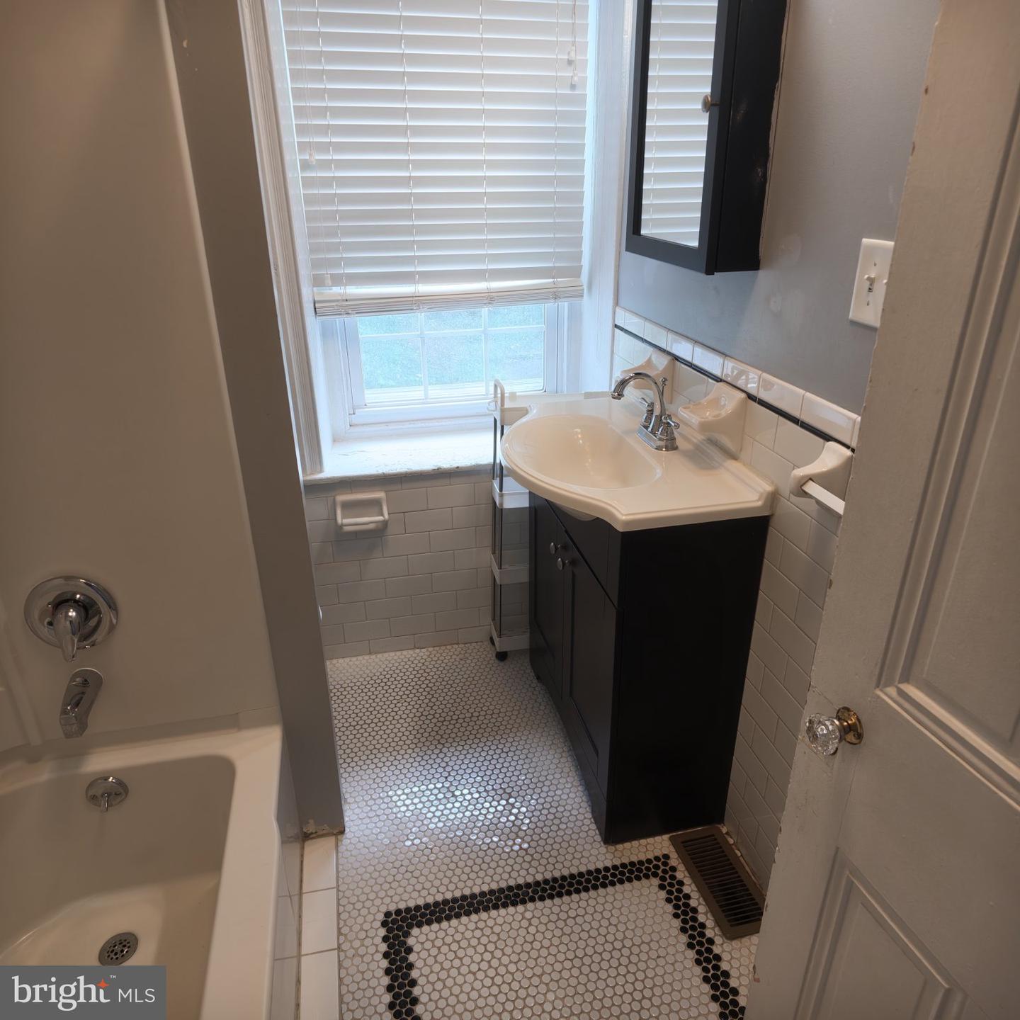 335 Carson St Property Photo 18