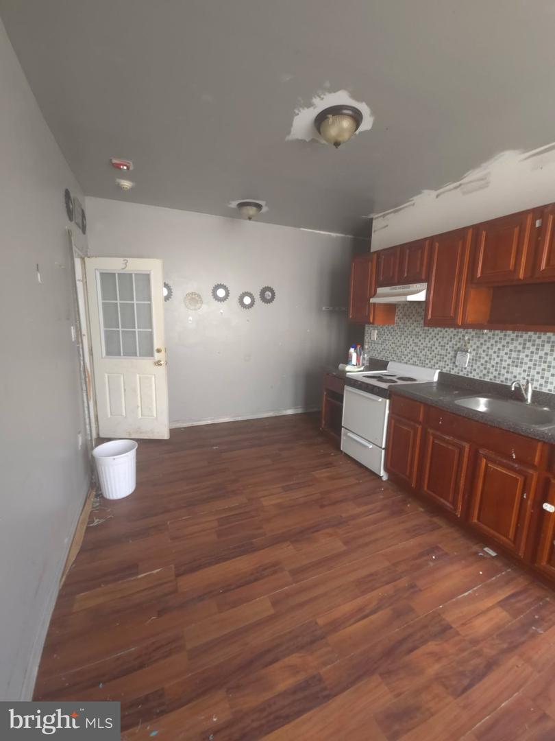 1101 W Lehigh Ave Property Photo 6