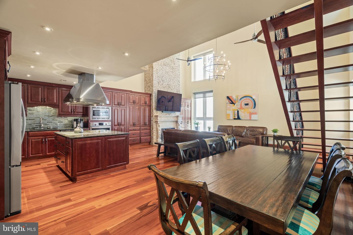 802 Locust St #penthouse Property Photo 3