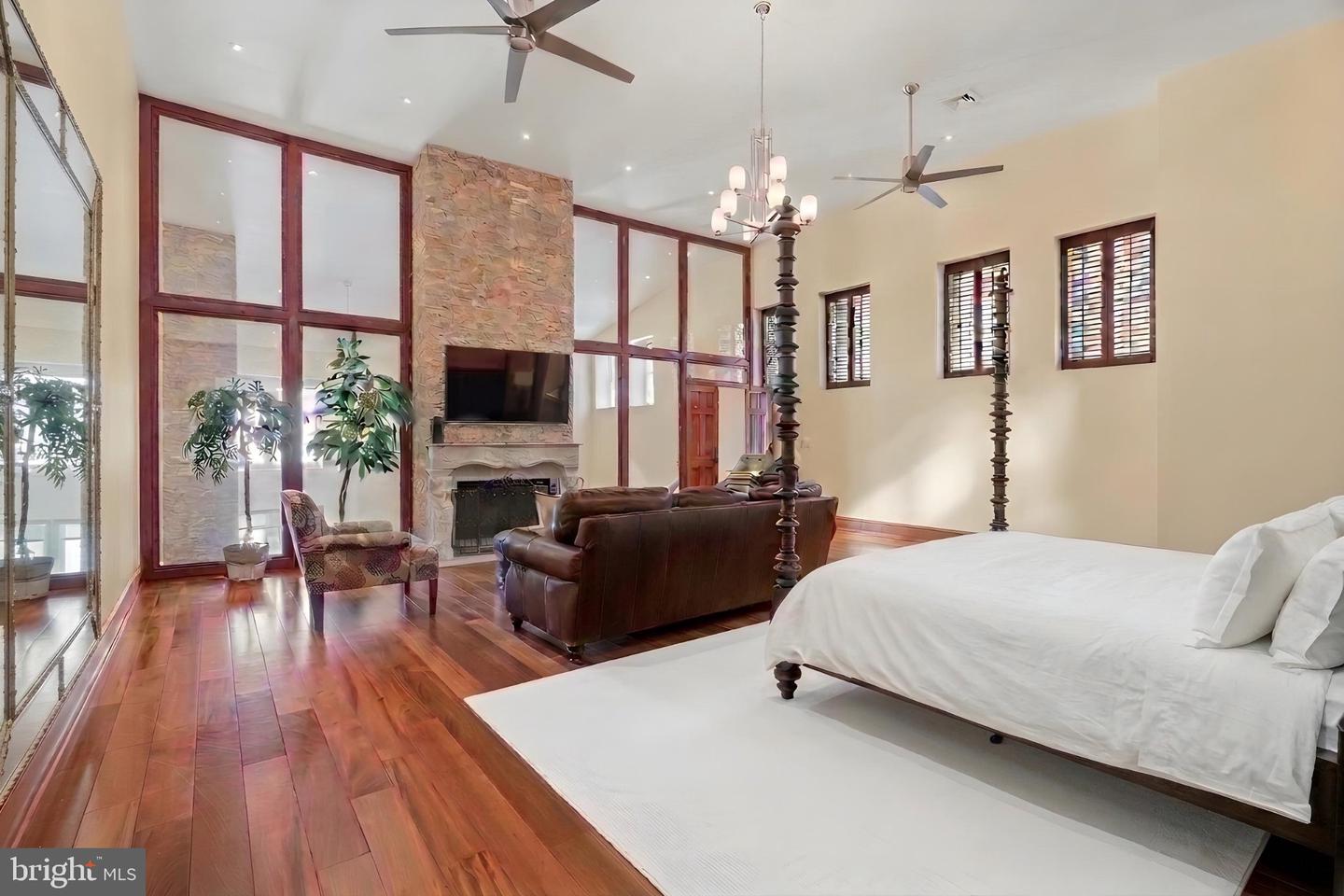802 Locust St #penthouse Property Photo 35