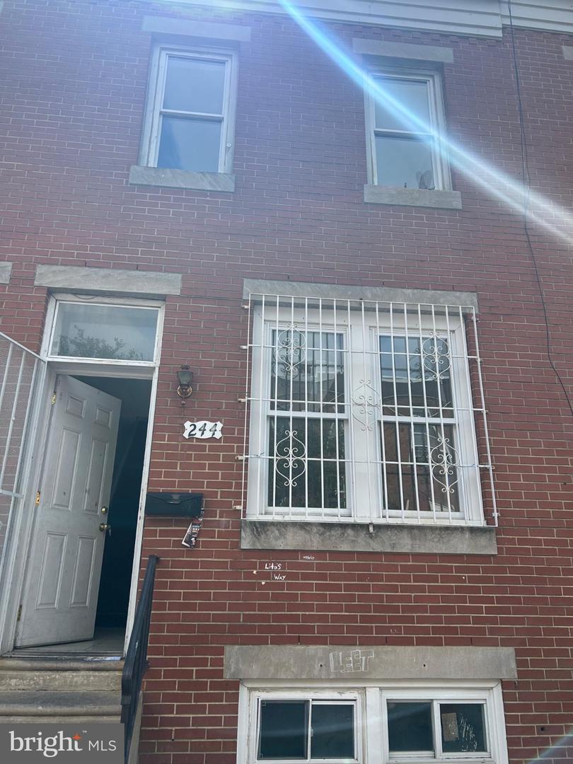 244 E ELKHART ST E Property Photo 1