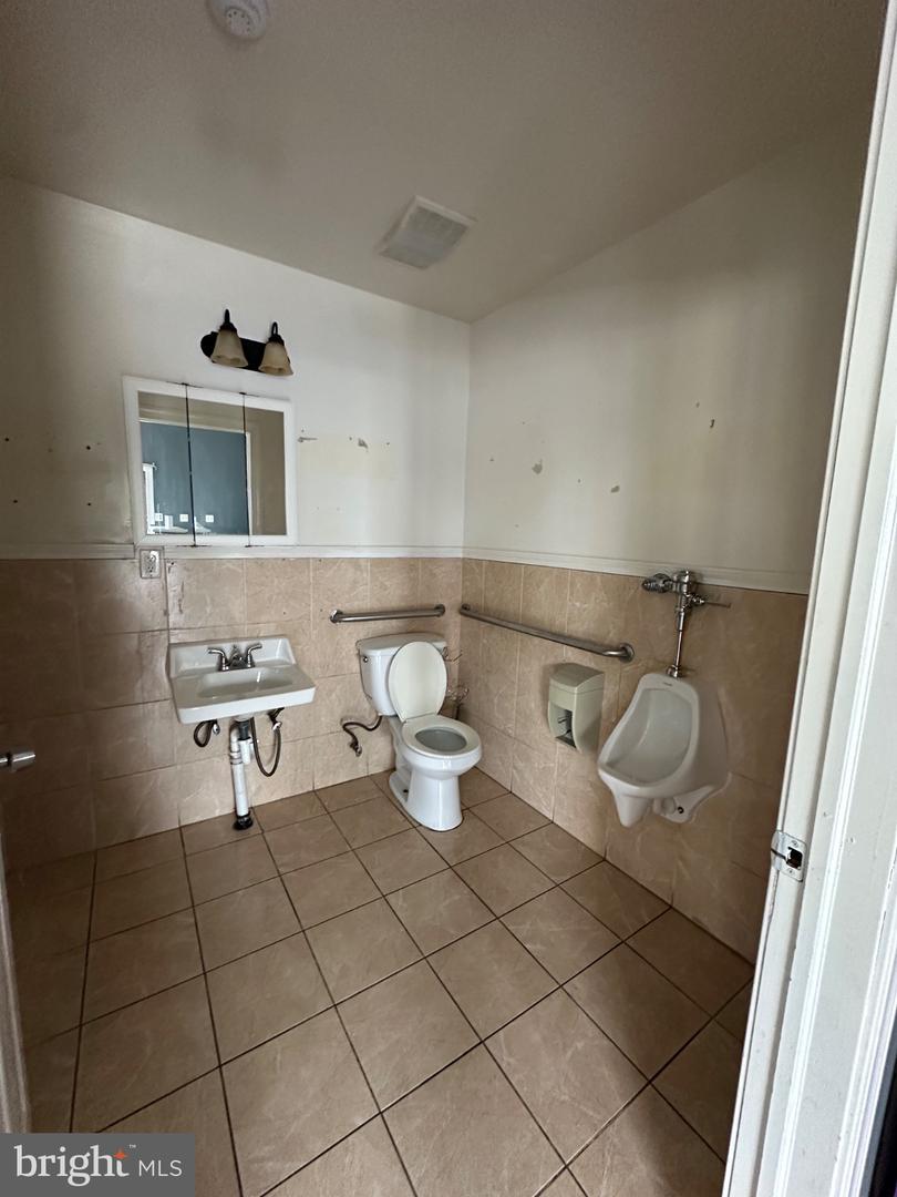 6600 Limekiln Pike Property Photo 6