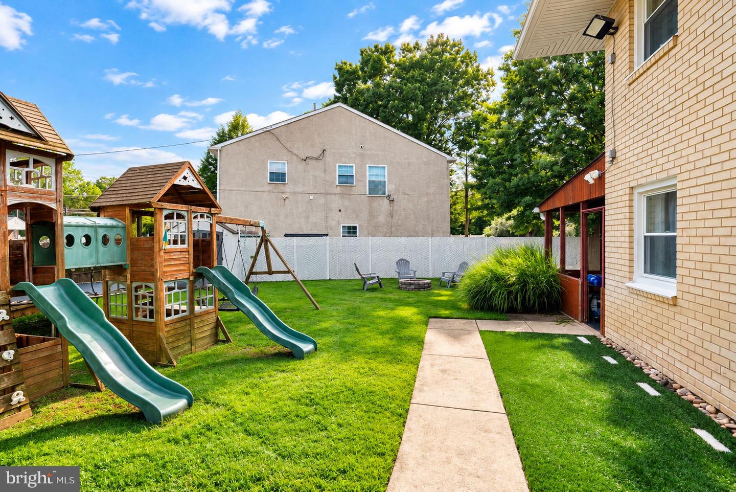 2206 Fulmer St Property Photo 8