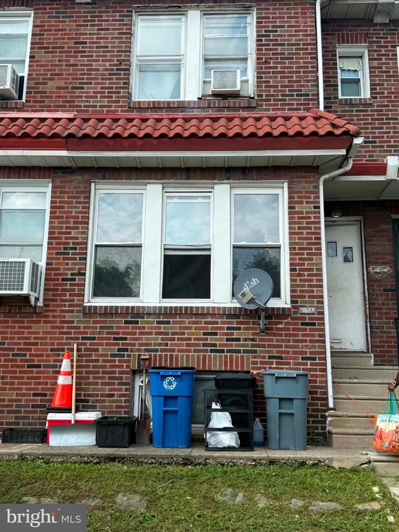 239 W Laveer St Property Photo 1