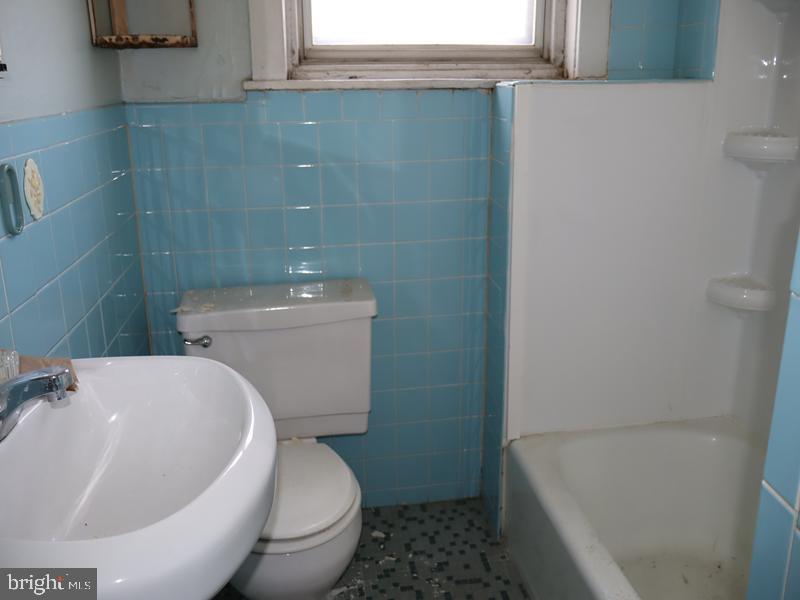 2012 W Spencer St Property Photo 16