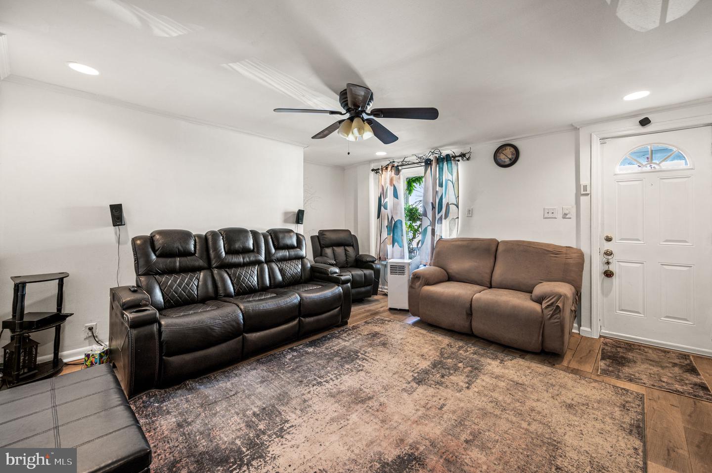 109 Roxborough Ave Property Photo 4