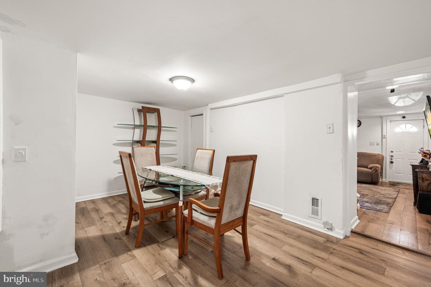 109 Roxborough Ave Property Photo 7