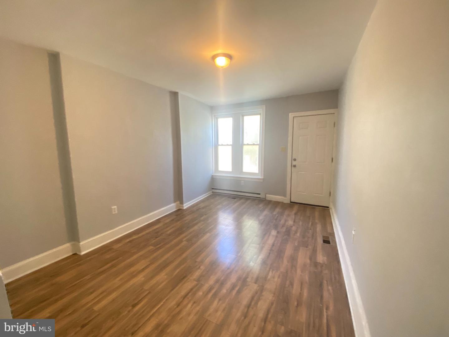 280 E Bringhurst St Property Photo 2