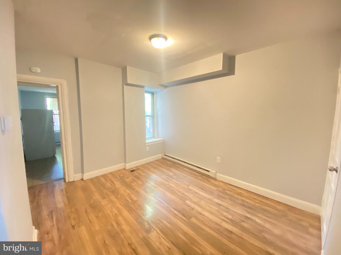 280 E Bringhurst St Property Photo 3