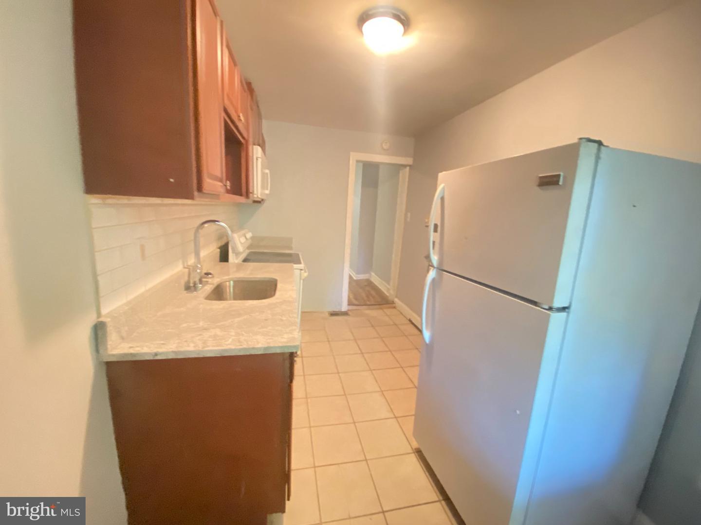 280 E Bringhurst St Property Photo 5