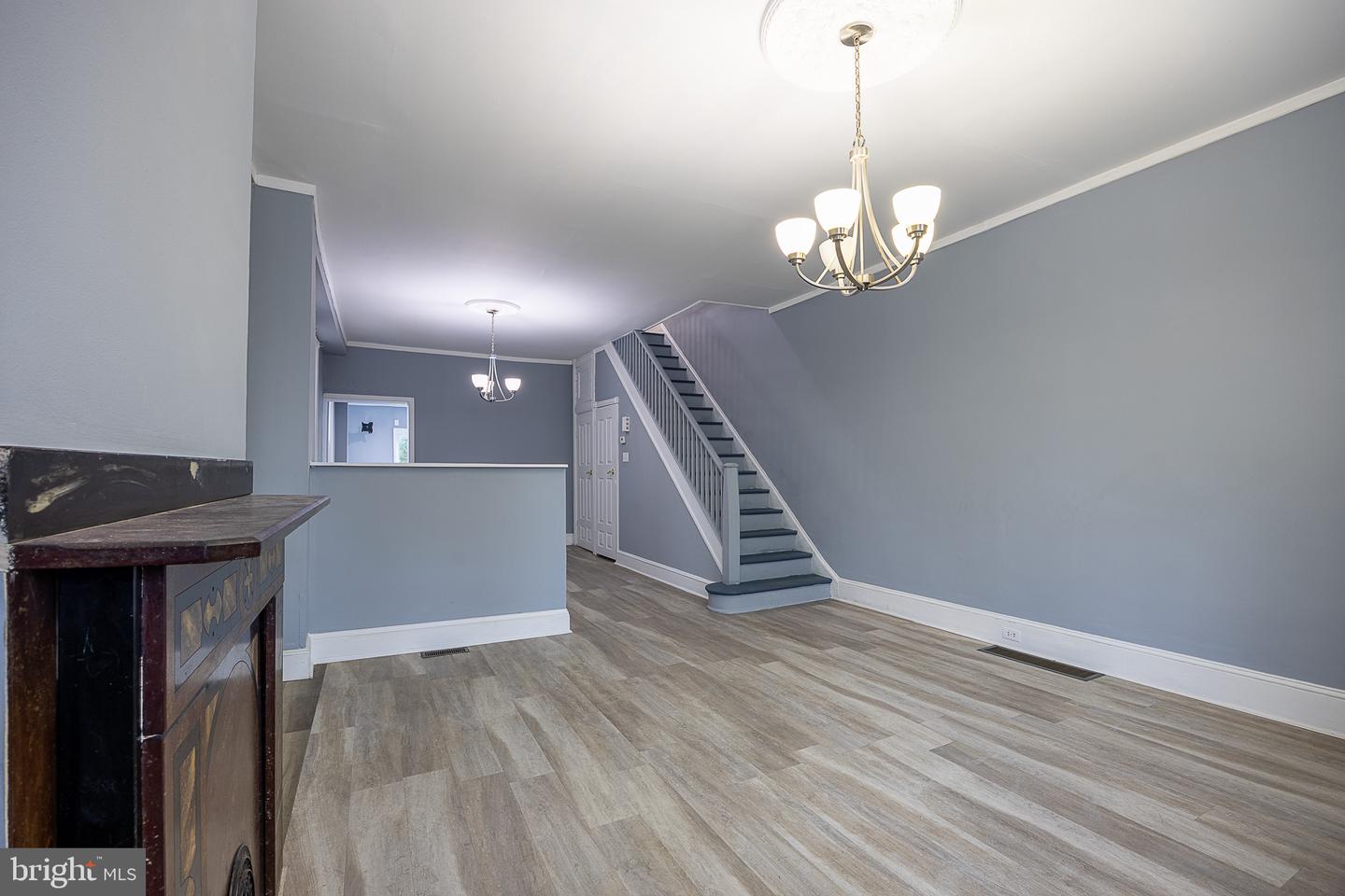 138 W Luray St Property Photo 2