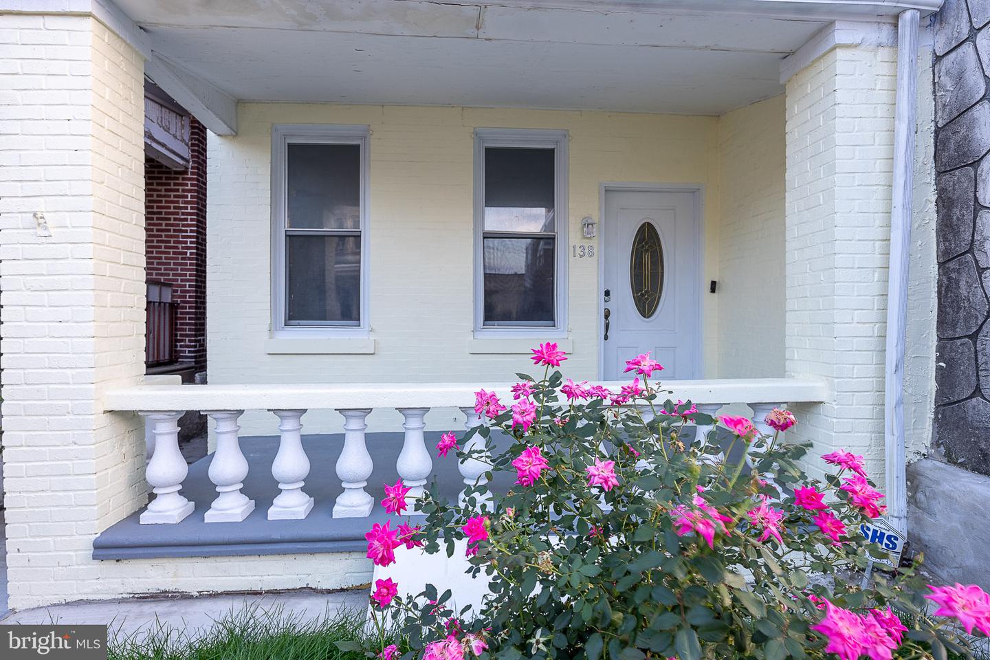 138 W Luray St Property Photo 4