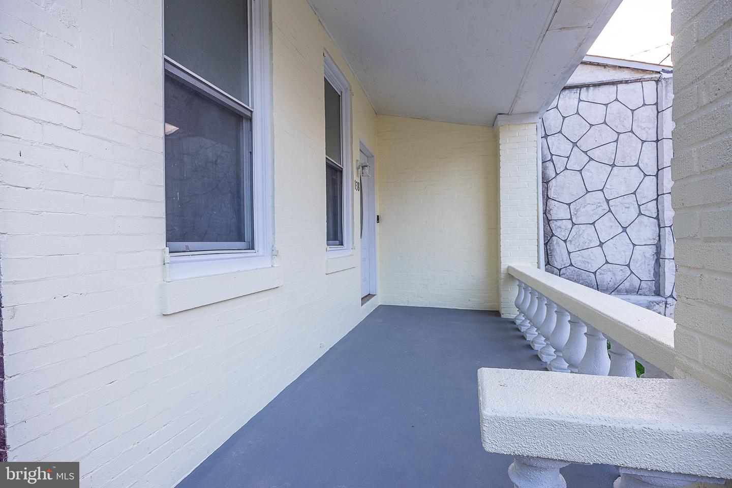 138 W Luray St Property Photo 5