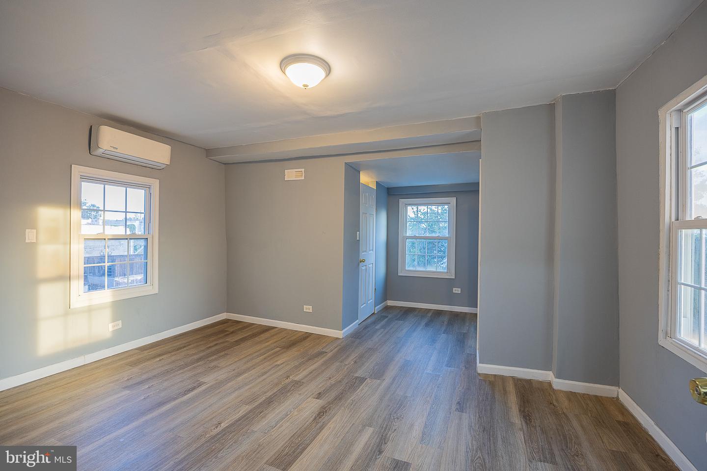 138 W Luray St Property Photo 13