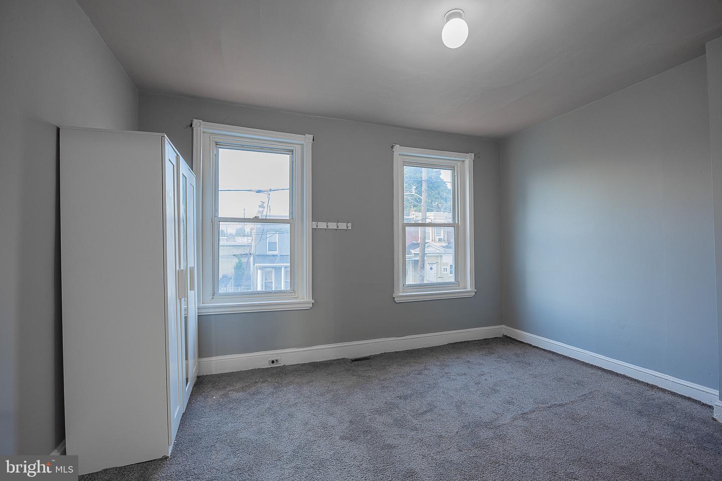 138 W Luray St Property Photo 16
