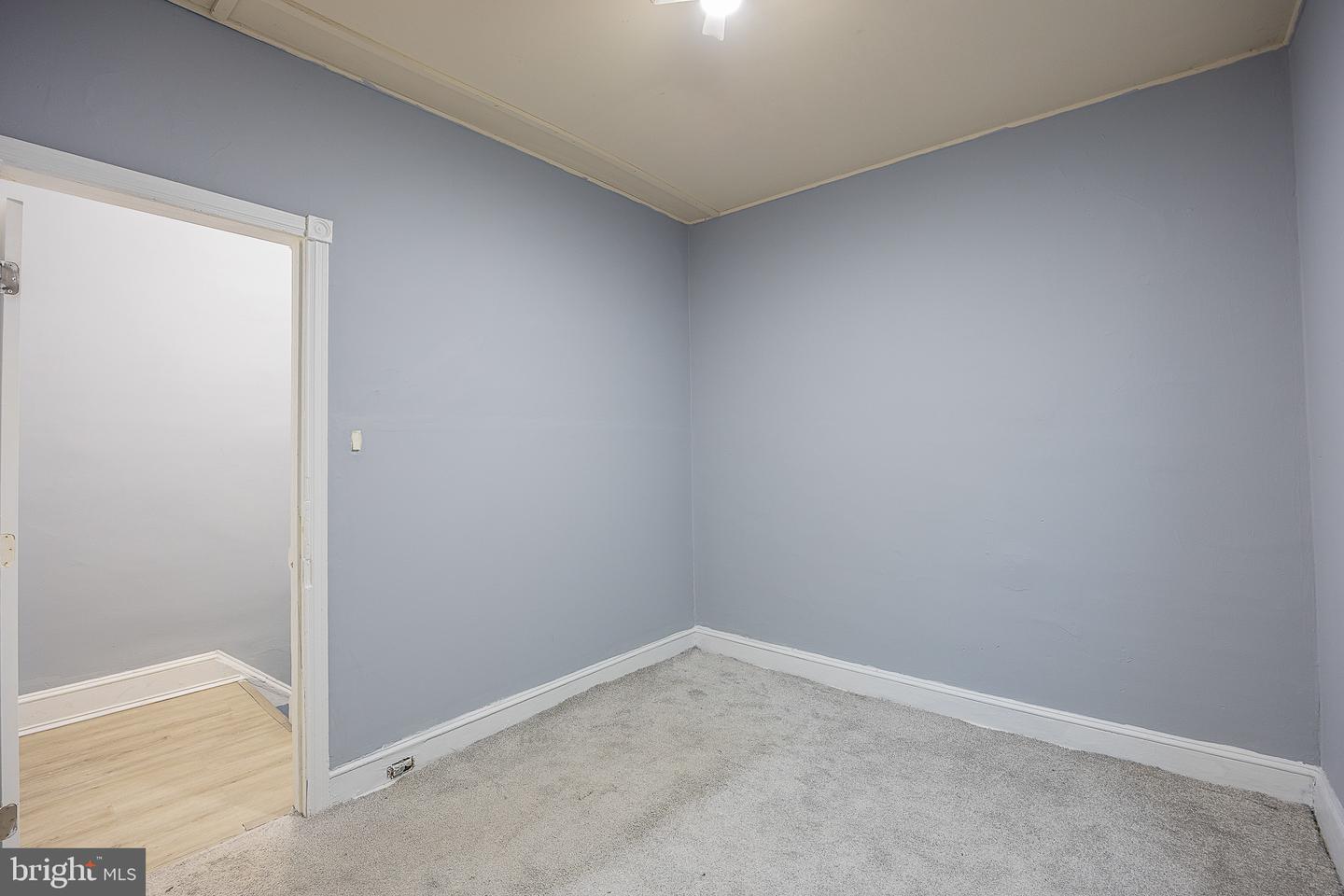 138 W Luray St Property Photo 17