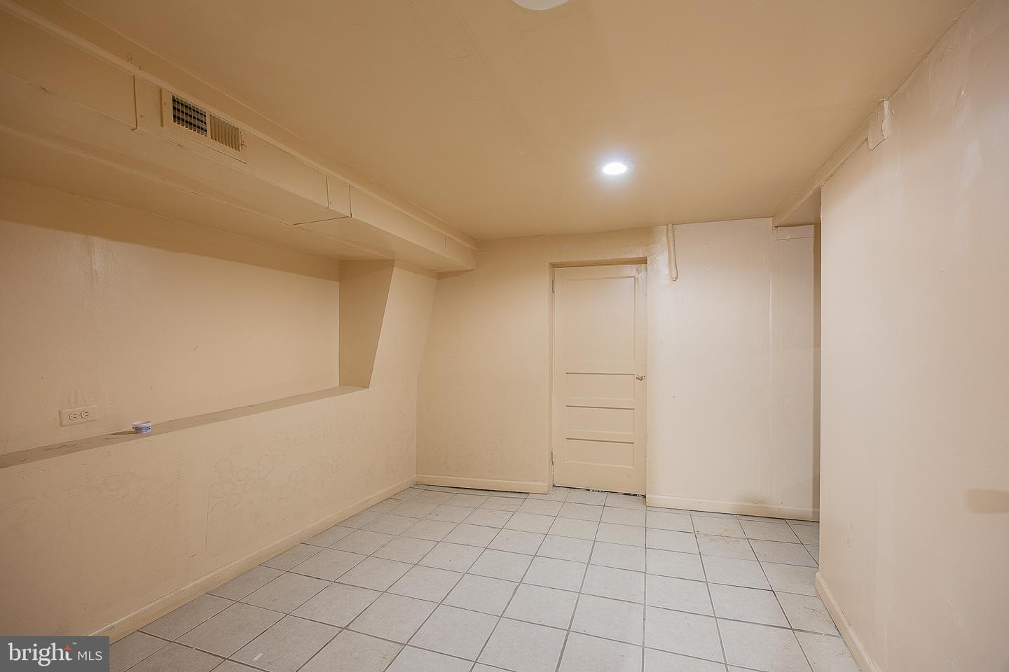138 W Luray St Property Photo 22
