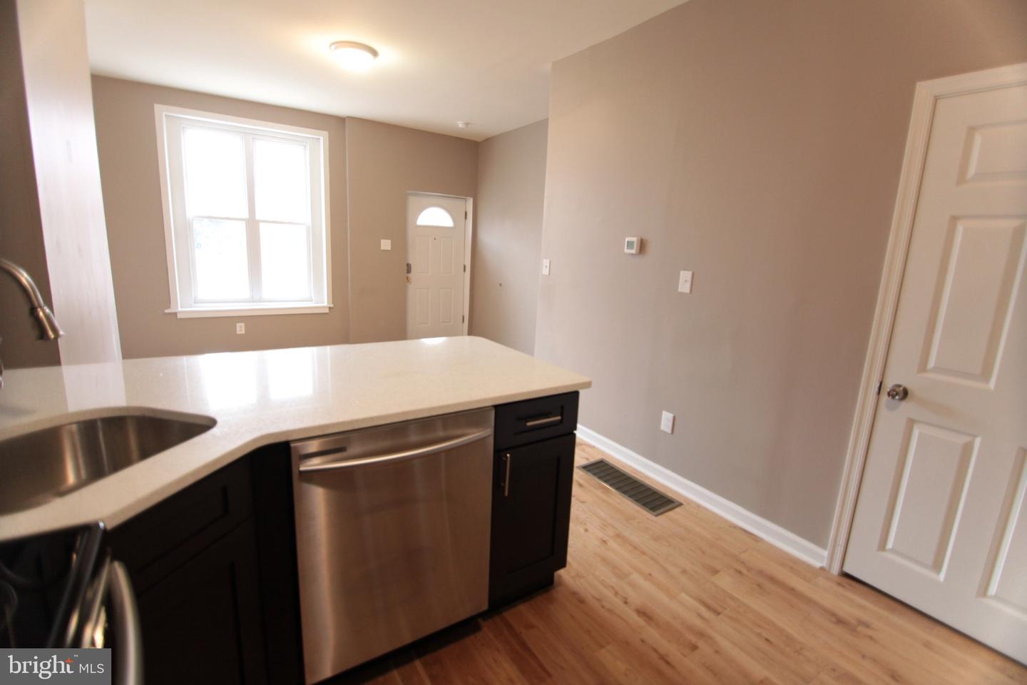 1522 Page St Property Photo 4