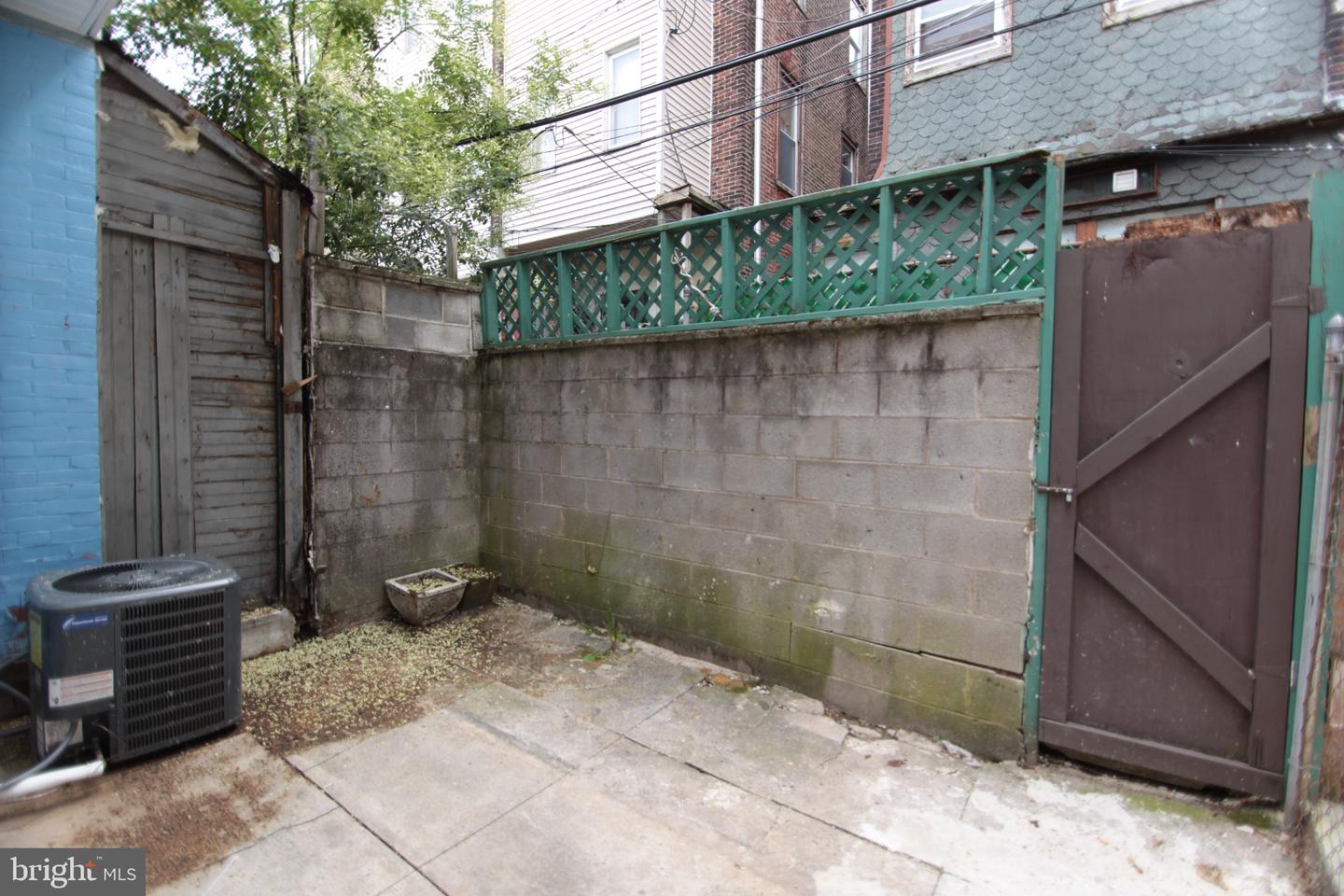1522 Page St Property Photo 15