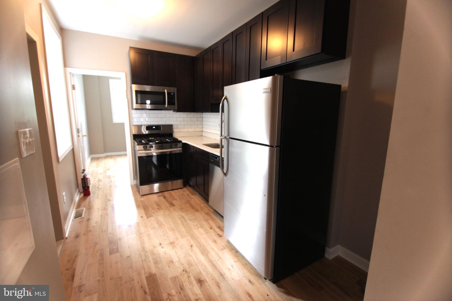 1518 Fontain St Property Photo 3