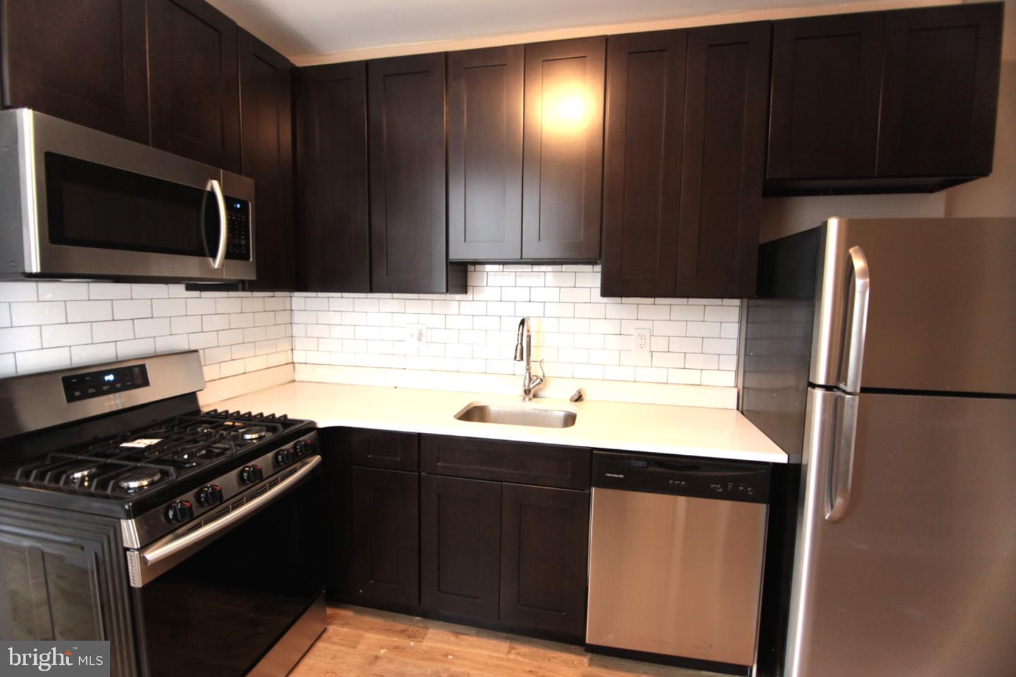 1518 Fontain St Property Photo 4