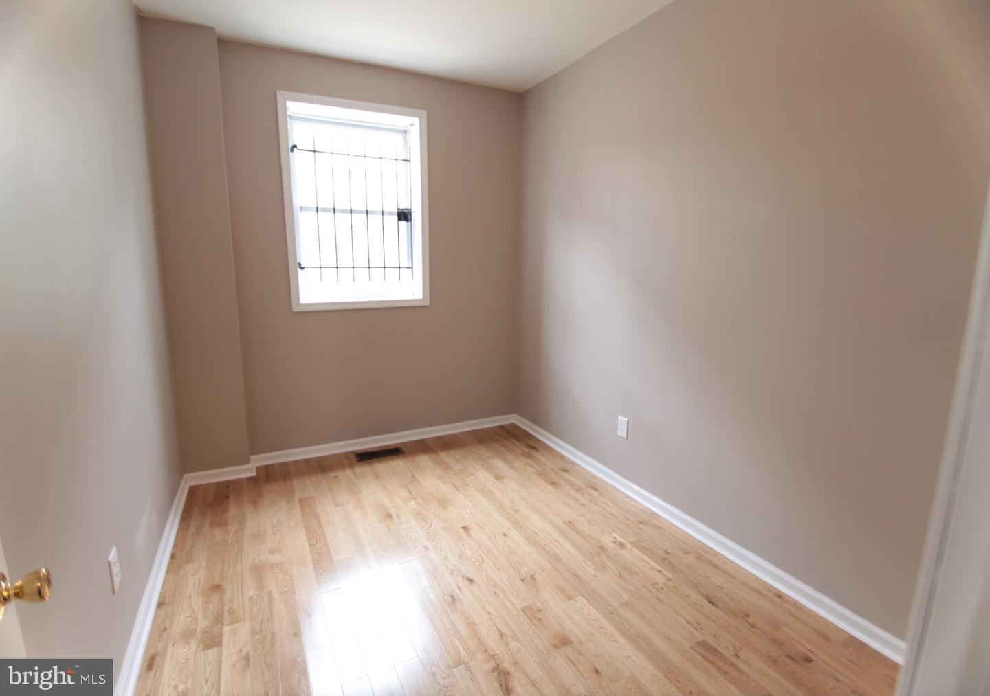 1518 Fontain St Property Photo 5